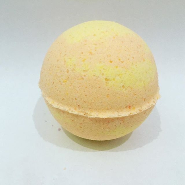 Mandarin and Cinnamon Bath Bomb